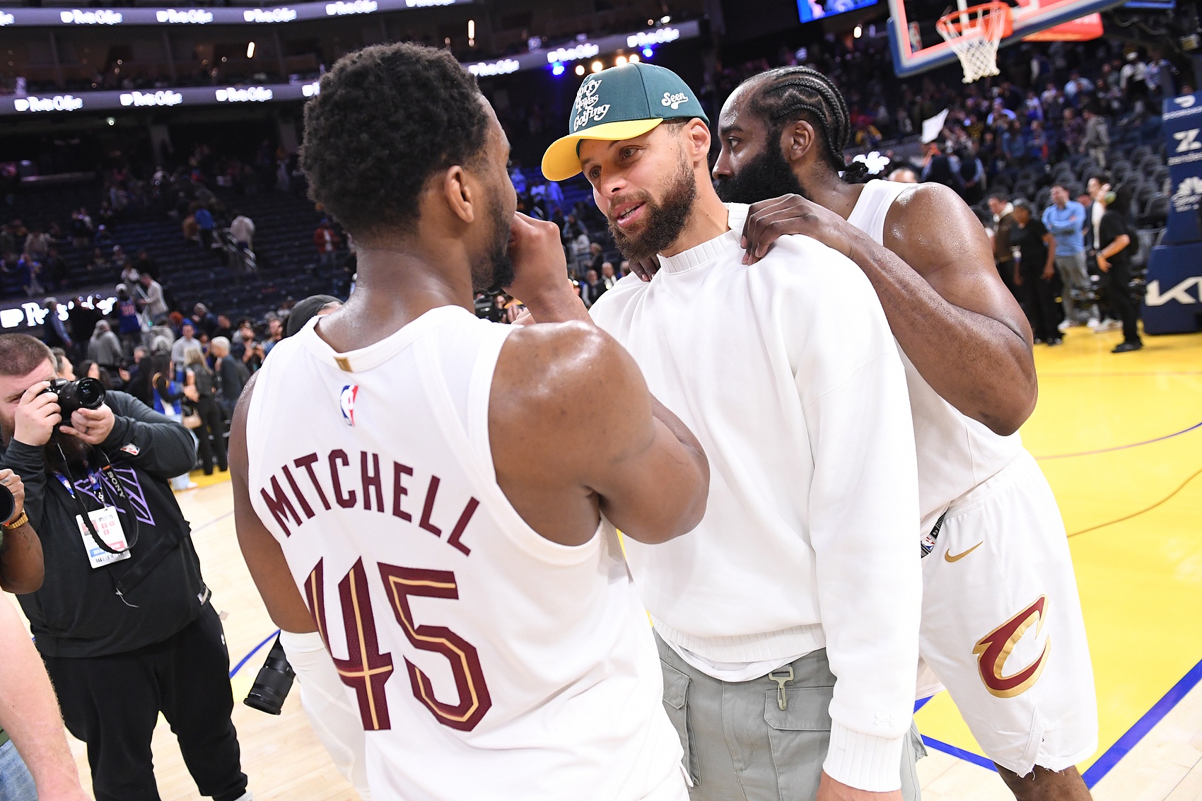 kaiyun官方网站手机网页-张佳玮：库里本赛季只打一半但有7个3+1排联盟第三 哈登14个第一